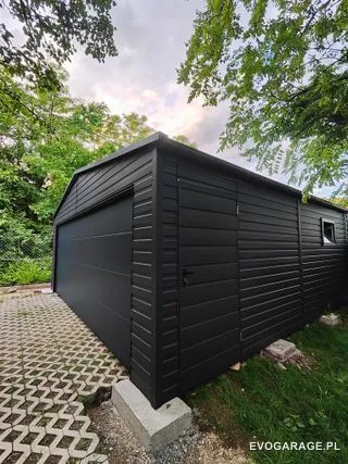 Garaż blaszany antracyt dwustanowiskowy — realizacja EVO GARAGE