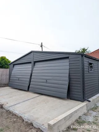 Garaż blaszany antracyt dwustanowiskowy — realizacja EVO GARAGE