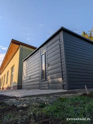 Garaż blaszany antracyt jednostanowiskowy — realizacja EVO GARAGE