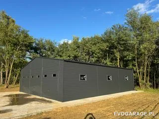 Garaż blaszany antracyt wielostanowiskowy — realizacja EVO GARAGE