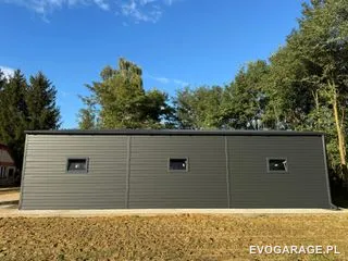 Garaż blaszany antracyt wielostanowiskowy — realizacja EVO GARAGE