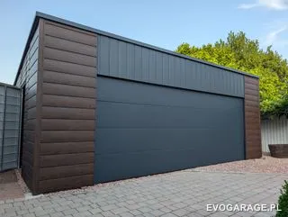 Garaż blaszany antracyt z wiatą — realizacja EVO GARAGE