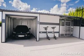 Garaż blaszany biało antracytowy dwustanowiskowy, brama roletowa — realizacja EVO GARAGE