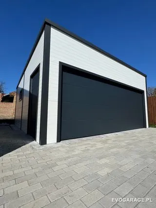 Garaż blaszany biało antracytowy dwustanowiskowy — realizacja EVO GARAGE