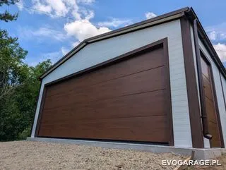 Garaż blaszany biały jednostanowiskowy — realizacja EVO GARAGE