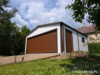 Garaż blaszany biały jednostanowiskowy — realizacja EVO GARAGE