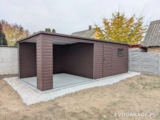 Garaż blaszany brązowy z wiatą — realizacja EVO GARAGE