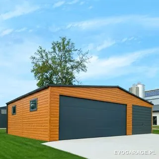 Garaż blaszany drewnopodobny złoty dąb dwustanowiskowy — realizacja EVO GARAGE