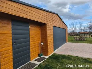 Garaż blaszany drewnopodobny złoty dąb dwustanowiskowy — realizacja EVO GARAGE
