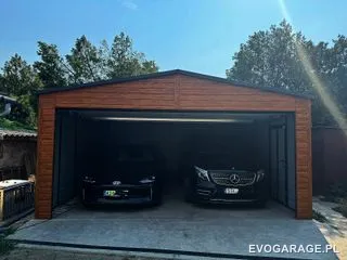 Garaż blaszany drewnopodobny złoty dąb dwustanowiskowy — realizacja EVO GARAGE