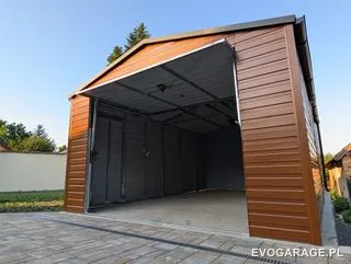 Garaż blaszany drewnopodobny złoty dąb jednostanowiskowy, brama uchylna — realizacja EVO GARAGE