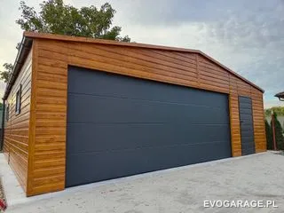 Garaż blaszany drewnopodobny złoty dąb jednostanowiskowy — realizacja EVO GARAGE