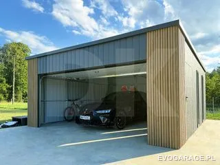 Garaż blaszany PRIME antracyt z wiatą, drewniane lamele — realizacja EVO GARAGE