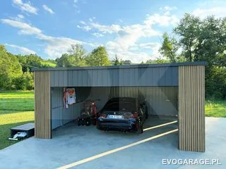 Garaż blaszany PRIME antracyt z wiatą, drewniane lamele — realizacja EVO GARAGE