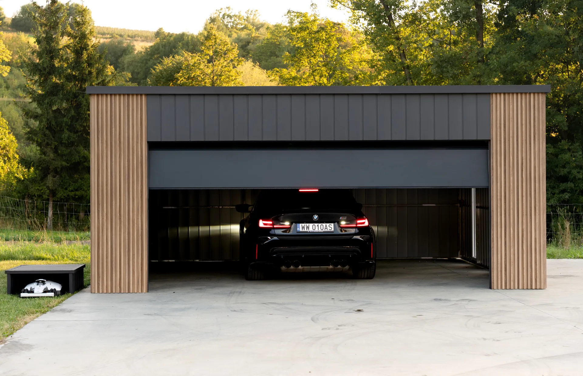 Garaż EVO Garage w antracycie — realizacja